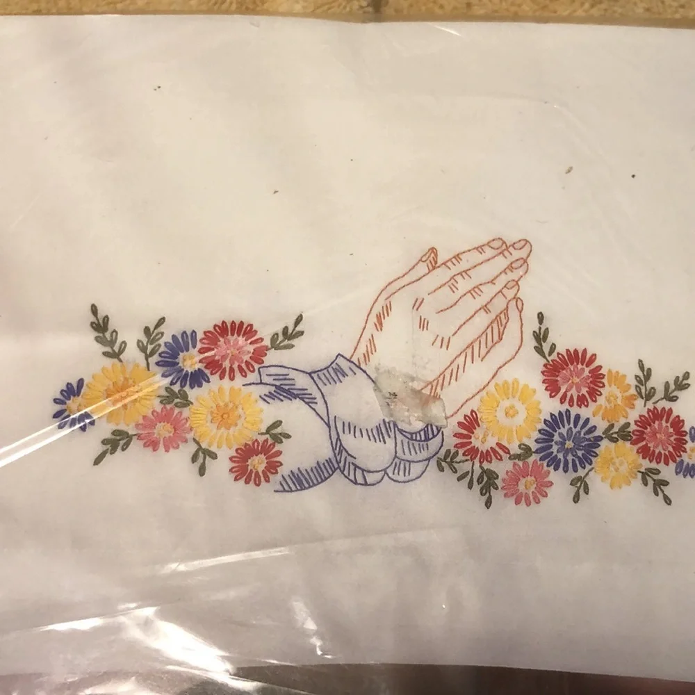 BUCILLA PRAYING HANDS PILLOWCASE PAIR 64974 STAMPED EMBROIDERY 20